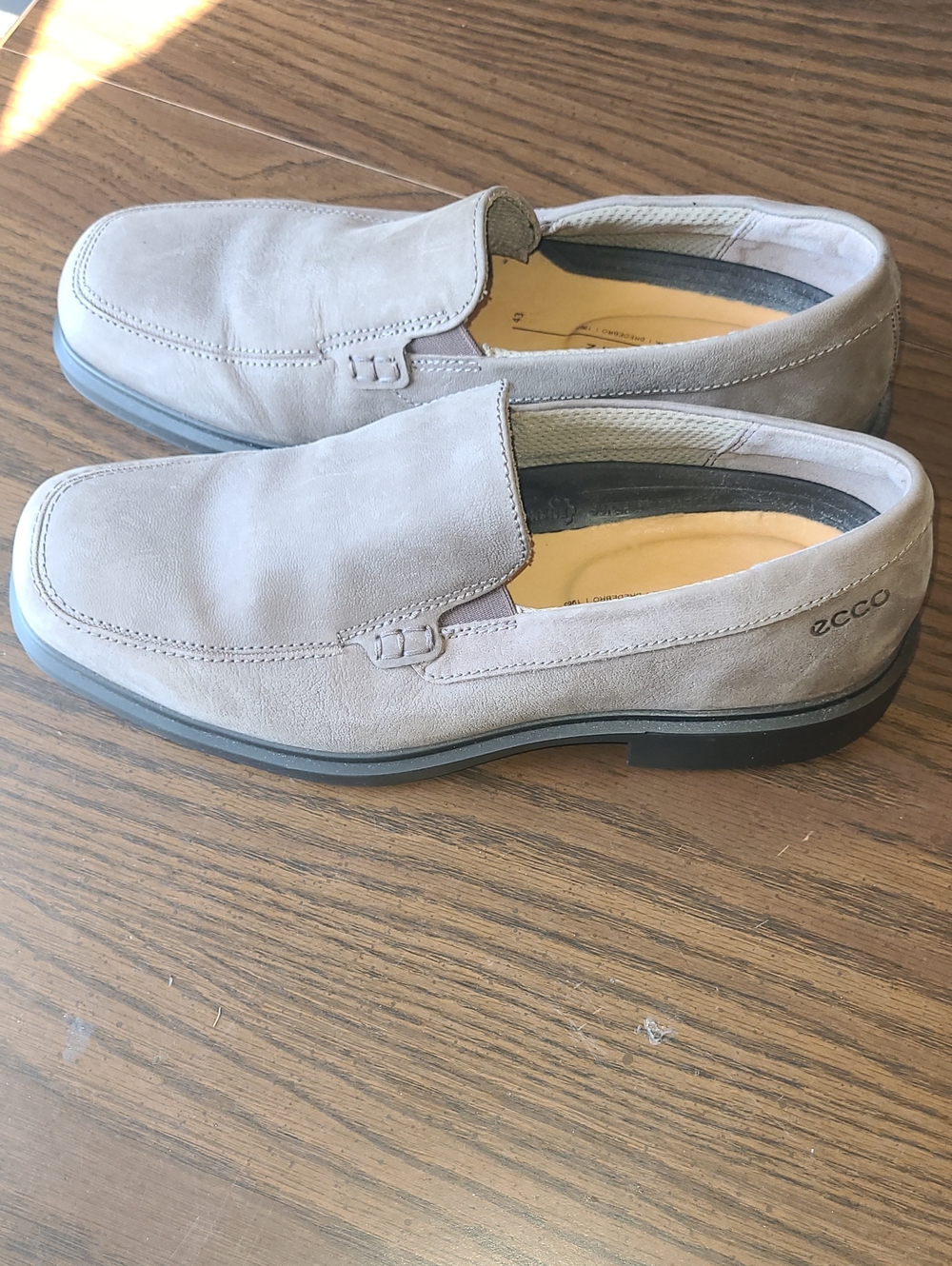 Ecco Men's Leather Slip-On Loafers in Light Gray Size 9.5